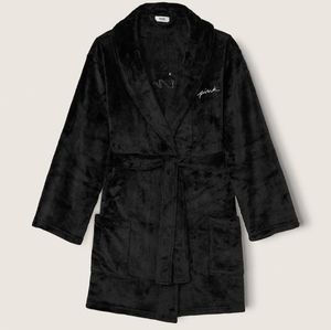 PINK VS Fluffy Robe Fit size Medium to Large NWT